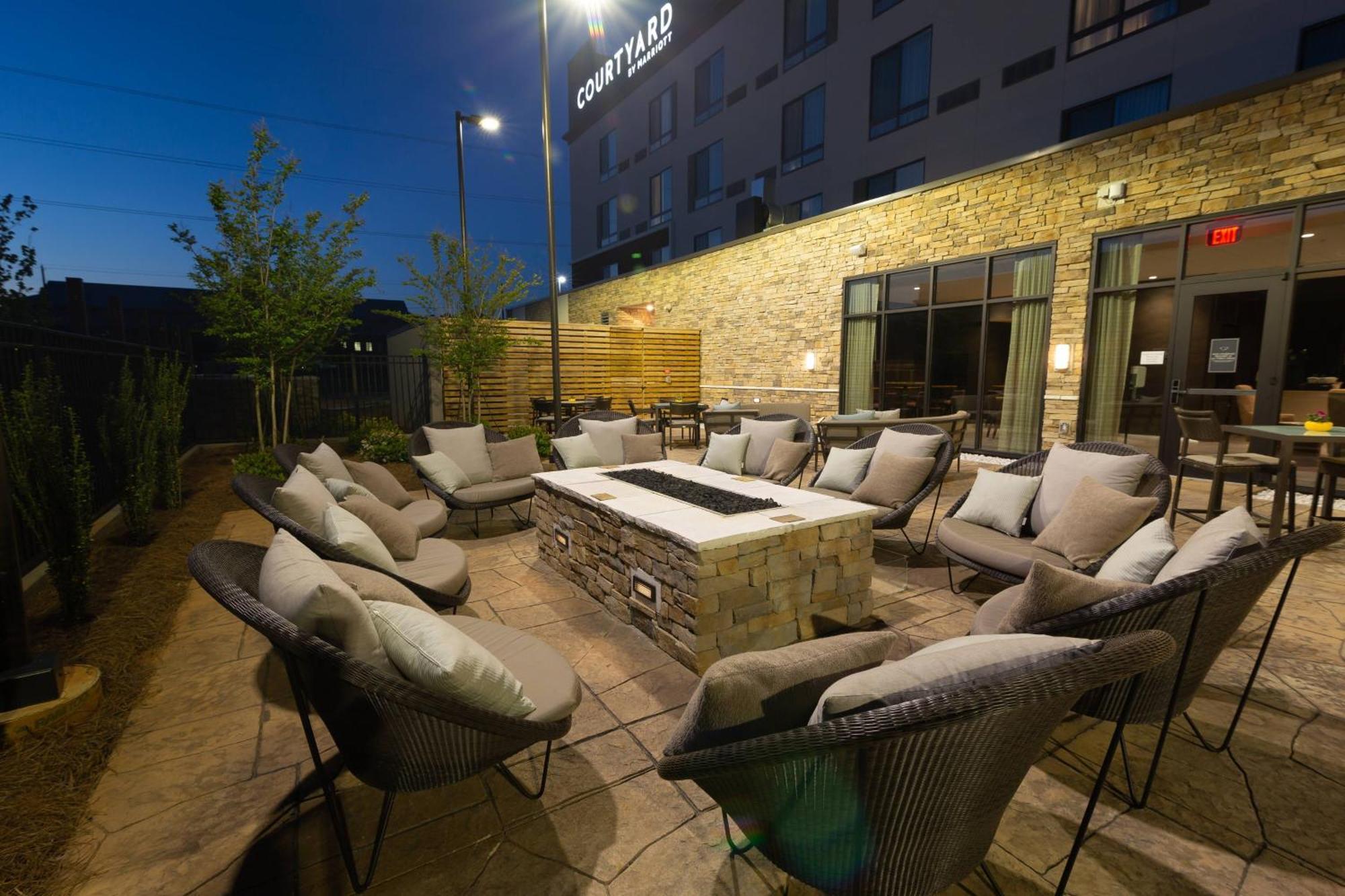 Courtyard By Marriott Cartersville Bagian luar foto
